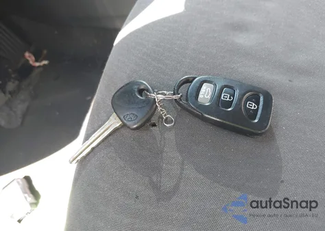 2014 Hyundai Elantra Se z USA, uszkodzony, nr VIN 5NPDH4AE6EH525263